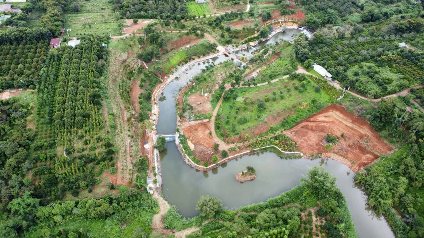 lấn suối.jpg
