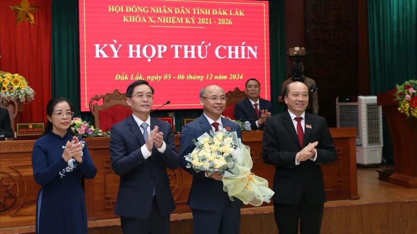 Phó chủ tịch.jpg