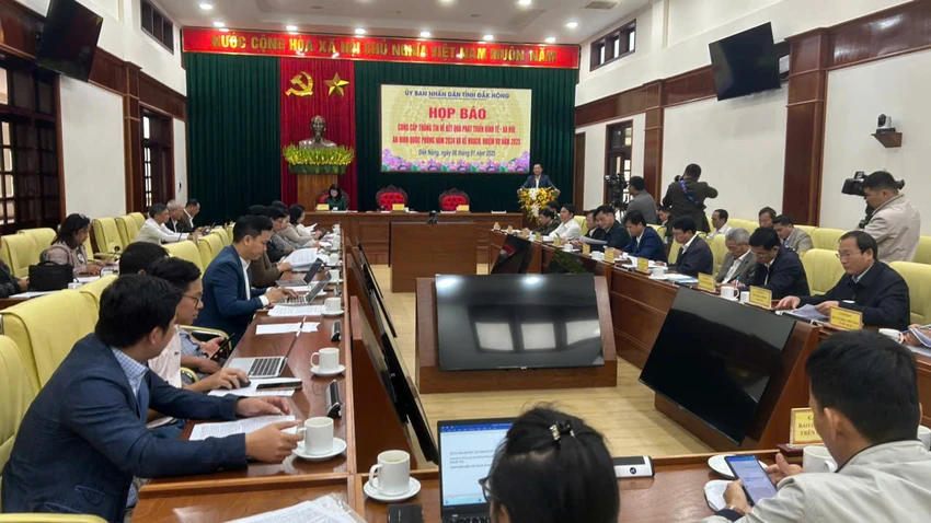 Họp báo.jpg