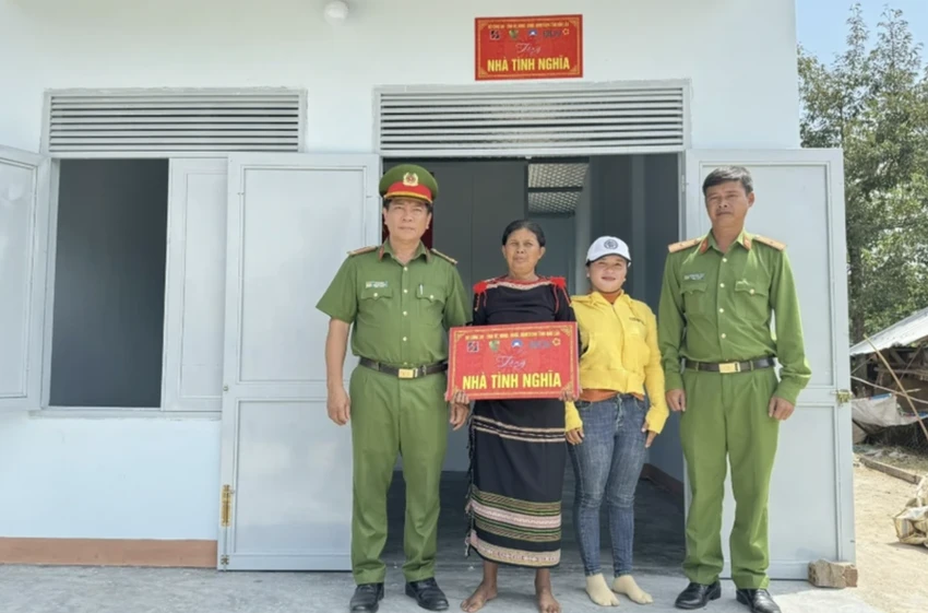 xóa nhà tạm.png