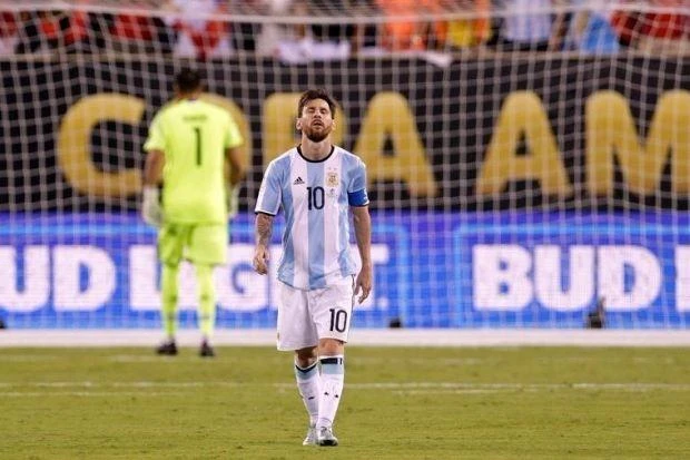 Messi bật khóc sau trận chung kết