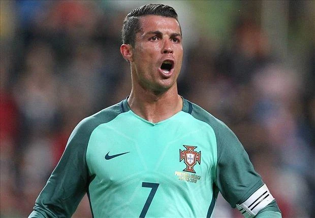 "Vua dội bom" Ronaldo