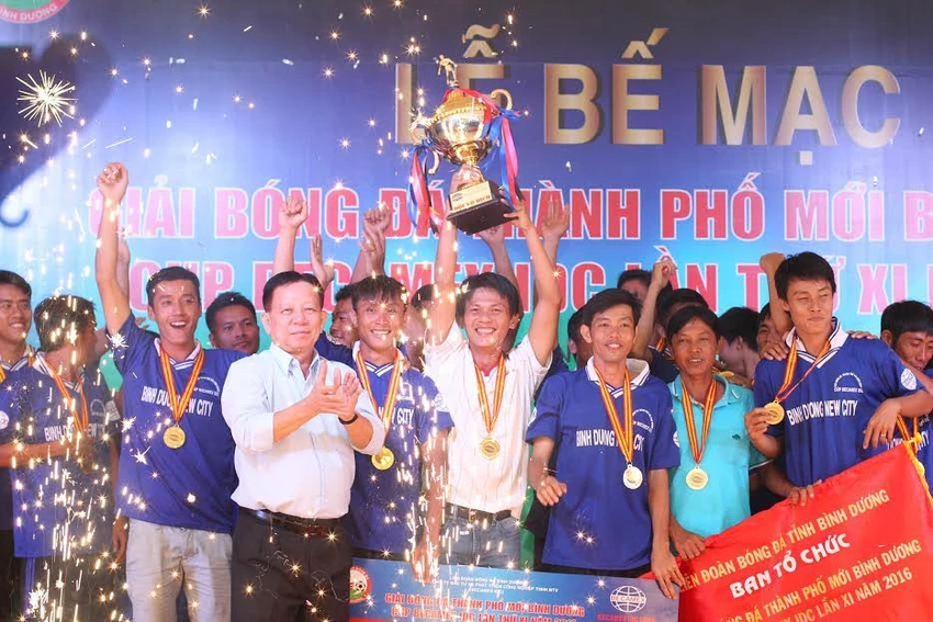 Bế mạc giải bóng đá phong trào quy mô nhất-Cúp Becamex IDC 2016 ảnh 1 Bế mạc giải bóng đá phong trào quy mô nhất-Cúp Becamex IDC 2016 ảnh 1