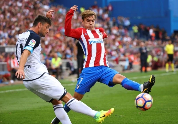Griezmann cho Messi và Ronaldo… ngửi khói ảnh 1