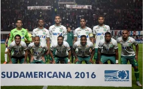 Máy bay chở đội bóng Brazil rơi, 76 người chết ảnh 2 Máy bay chở đội bóng Brazil rơi, 76 người chết ảnh 2