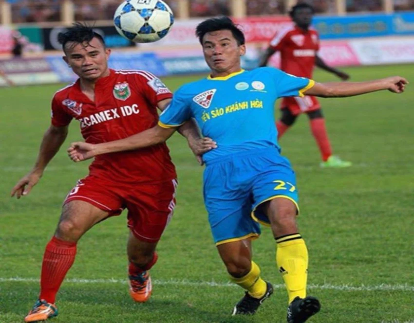 Ngồi ghế phó, Công Vinh 'trảm' ngay sáu cầu thủ nội ảnh 1 Viết Đàn (xanh) mùa rồi chơi cho Sanna Khánh Hòa