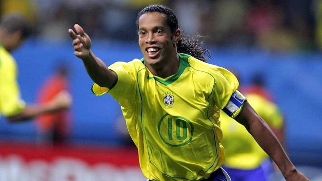 Ronaldinho “ác” trên sân và dễ thương đời thực ảnh 3 Ronaldinho “ác” trên sân và dễ thương đời thực ảnh 3