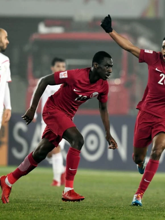 Almoez Ali tay tiền đạo đang dẫn đầu danh sách dội bom của Qatar