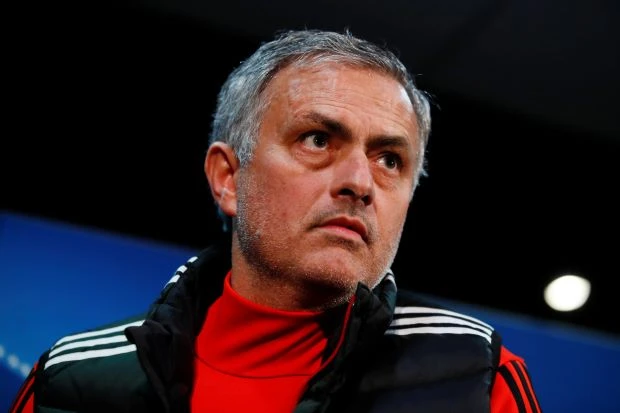 Mourinho chê F. de Boer là HLV tồi nhất Premier League ảnh 2