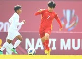 “Quái kiệt” Tuyết Dung ghi bàn từ phạt góc