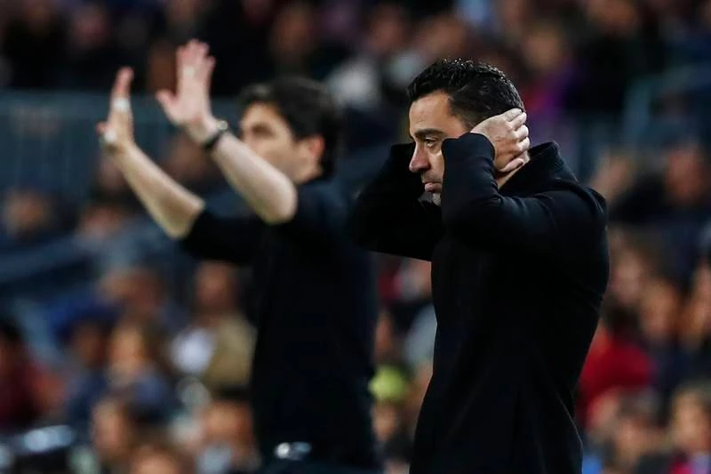 ...Xavi không tin vào mắt mình.