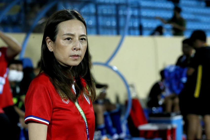 Madam Pang trên sân Thiên Trường khi U-23 Thái Lan đá SEA Games 31. Ảnh: CTP Madam Pang trên sân Thiên Trường khi U-23 Thái Lan đá SEA Games 31. Ảnh: CTP