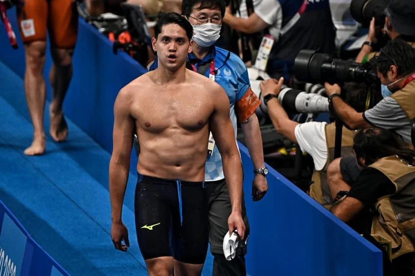 Josheph Schooling sau khi để sổng HCV 4x100m sau đó anh đã có những HCV khác. Ảnh: CTP