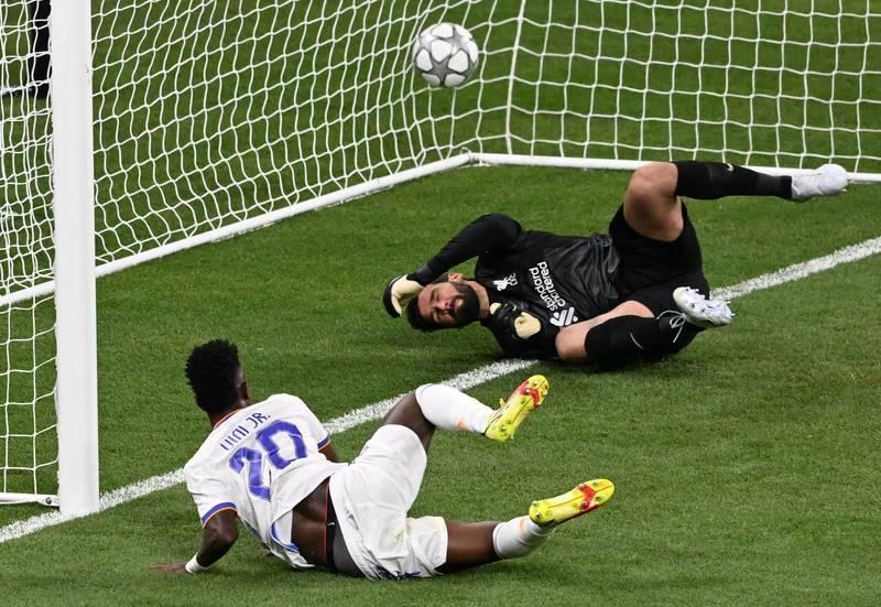 Bàn thắng duy nhất của Vinicius Jr ở phút 59. Courtois quá xuất sắc làm nản lòng các chân sút Liverpool. ...Thùa thì thôi mà...đã nỗ lực hơn 200% sức lực rồi. Chiến lược gia Ý Carlo Ancelotti đi vào "ngôi đền huyền thoại". Ông đã có bốn danh hiệu Champions League. Real có rất nhiều cầu thủ có năm danh hiệu Champions League. Real về nhất La Liga và Champions League. Liverpool có hai ngôi á quân (Premier League và Champions League).