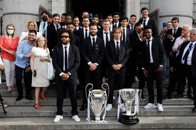 Toàn đội Real Madrid đến nhà thờ Almudena ở Madrid để tạ ơn. Ảnh: Getty Toàn đội Real Madrid đến nhà thờ Almudena ở Madrid để tạ ơn. Ảnh: Getty