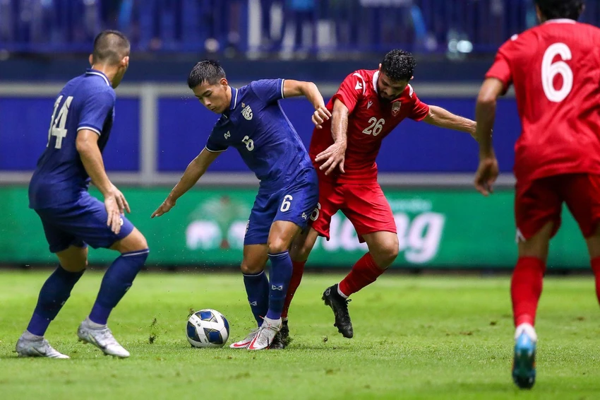 Tuyển Thái Lan có những trận giao hữu thắng Turkmenistan 1-0 và thua Bahrain 1-2 trước khi sang Uzbekistan đá vòng loại Asian Cup 2023.