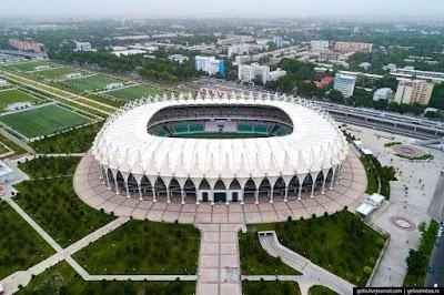 Sân Bunyodkor có đại lộ cùng tên chạy ngang qua mặt chính của sân. Sân Bunyodkor có sức chứa 34 ngàn chỗ ngồi, là sân lớn thứ hai ở Uzbekistan, nhưng đây là sân của đội tuyển quốc gia. Sân Bubyodkor chỉ nhỏ hơn sân Pakhtakor (35 ngàn chỗ ngồi), nhưng sân Pakhtakor nằm trong khu liên hợp thể thao. Kiến trúc mái vòm của sân mang phong cách Hồi giáo nhưng không quá nặng nề. Phòng ốc khách sạn xung quanh sân. Có nhiều chủng loại phòng khách sạn quanh sân Bunyodkor. Sân Bunyodkor có đại lộ cùng tên chạy ngang qua mặt chính của sân. Sân Bunyodkor có sức chứa 34 ngàn chỗ ngồi, là sân lớn thứ hai ở Uzbekistan, nhưng đây là sân của đội tuyển quốc gia. Sân Bubyodkor chỉ nhỏ hơn sân Pakhtakor (35 ngàn chỗ ngồi), nhưng sân Pakhtakor nằm trong khu liên hợp thể thao. Kiến trúc mái vòm của sân mang phong cách Hồi giáo nhưng không quá nặng nề. Phòng ốc khách sạn xung quanh sân. Có nhiều chủng loại phòng khách sạn quanh sân Bunyodkor.