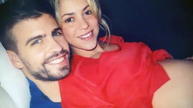 Cả hai đi xem một trận đấu quần vợt. Shakira có album "Hips Don't Lie" có kỷ lục phát hành 60 triệu bản. Cô cũng có những album hát chung cùng Jenifer Lopez rất đình đám.