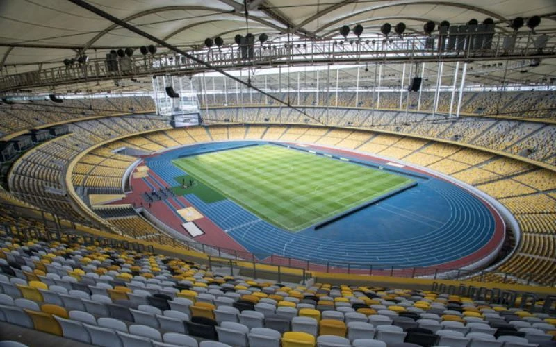 Sân Bukit Jalil cực đẹp nhưng lại dùng cỏ lá gừng đã lỗi thời. Ảnh: NST