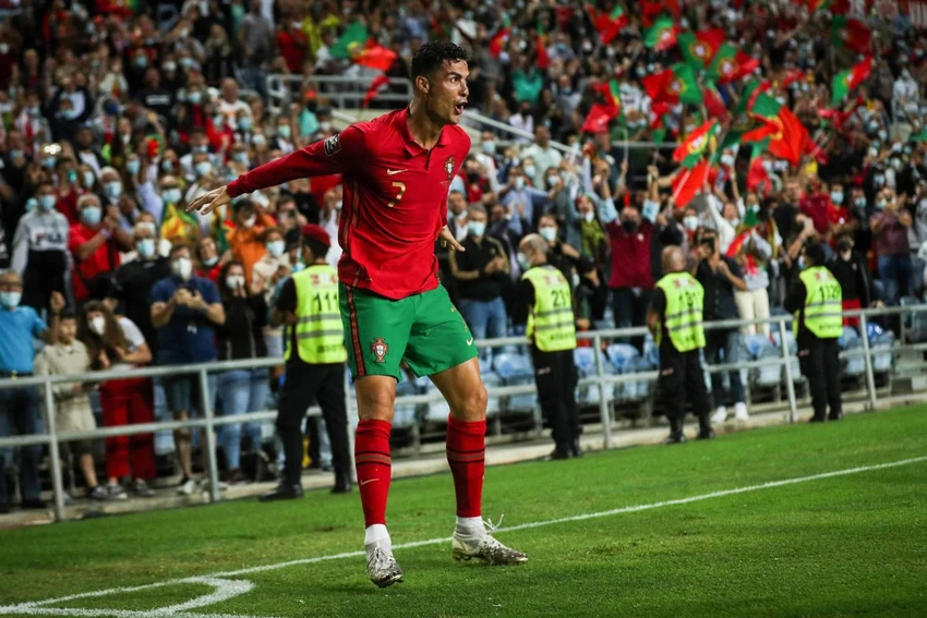 Liệu World Cup 2022 là World Cup cuối cùng của kỷ lục gia Ronaldo? ...Và có phải World Cup cuối cùng của Messi? Ảnh: Getty Neymar và những người đồng đội được đánh giá ứng viên sáng giá của ngôi vô địch World Cup 2022. Ảnh: Getty Lukaku cùng đồng đội Bỉ làm chuyện gì đi chứ,...thế hệ vàng Bỉ chạm đỉnh rồi. Ảnh: Getty Học trò Pháp công kênh ông thầy Deschamp sau trận chung kết World Cup 2018. Ảnh: Getty Sân Lusain, nơi diễn ra trận chung kết World Cup 2022. Ảnh: Getty Liệu World Cup 2022 là World Cup cuối cùng của kỷ lục gia Ronaldo? ...Và có phải World Cup cuối cùng của Messi? Ảnh: Getty Neymar và những người đồng đội được đánh giá ứng viên sáng giá của ngôi vô địch World Cup 2022. Ảnh: Getty Lukaku cùng đồng đội Bỉ làm chuyện gì đi chứ,...thế hệ vàng Bỉ chạm đỉnh rồi. Ảnh: Getty Học trò Pháp công kênh ông thầy Deschamp sau trận chung kết World Cup 2018. Ảnh: Getty Sân Lusain, nơi diễn ra trận chung kết World Cup 2022. Ảnh: Getty