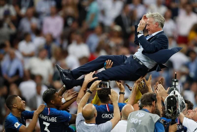 Học trò Pháp công kênh ông thầy Deschamp sau trận chung kết World Cup 2018. Ảnh: Getty Sân Lusain, nơi diễn ra trận chung kết World Cup 2022. Ảnh: Getty Học trò Pháp công kênh ông thầy Deschamp sau trận chung kết World Cup 2018. Ảnh: Getty Sân Lusain, nơi diễn ra trận chung kết World Cup 2022. Ảnh: Getty