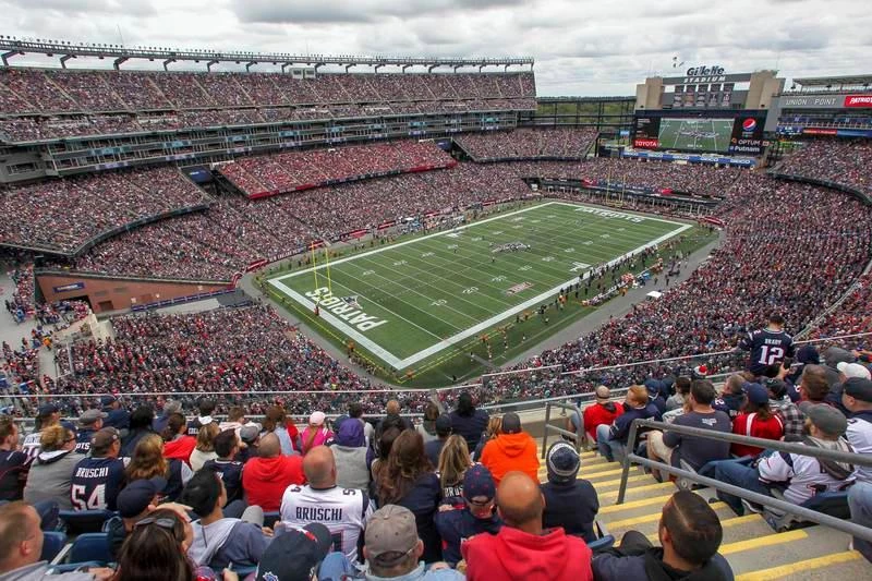 Sân Gillette tại Foxsbourough ở Massachusetts, Mỹ. Sân NRG tại Houston, Mỹ. Sân Levi's tại Santa Clara, Mỹ. Sân BC tại Vancouver, Canada. Sân BBVA tại Monterrey, Mexico. Sân Akron tại Guadalajara, Mexico. Sân Azteca ở Mexico City, Mexico. Sân Arrowhead ở Kansas City, Mỹ được cho là có sức chứa kỷ lục guinness. Sân Hard Rock tại Miami, Florida, Mỹ. Sân AT&amp;T tại Texas, Mỹ. Sân SoFi ở Los Angeles, California, Mỹ, sân có giá trị xây dựng 5 tỉ USD. Sân Lincold Finacial ở Philadenphia, Mỹ.