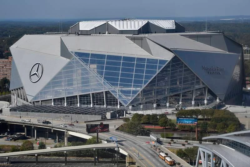 Sân Mercedez-Benz ở Atlanta, Mỹ. Sân MetLife tại East Rutherford, New Jersey, Mỹ. Sân Gillette tại Foxsbourough ở Massachusetts, Mỹ. Sân NRG tại Houston, Mỹ. Sân Levi's tại Santa Clara, Mỹ. Sân BC tại Vancouver, Canada. Sân BBVA tại Monterrey, Mexico. Sân Akron tại Guadalajara, Mexico. Sân Azteca ở Mexico City, Mexico. Sân Arrowhead ở Kansas City, Mỹ được cho là có sức chứa kỷ lục guinness. Sân Hard Rock tại Miami, Florida, Mỹ. Sân AT&amp;T tại Texas, Mỹ. Sân SoFi ở Los Angeles, California, Mỹ, sân có giá trị xây dựng 5 tỉ USD. Sân Lincold Finacial ở Philadenphia, Mỹ.