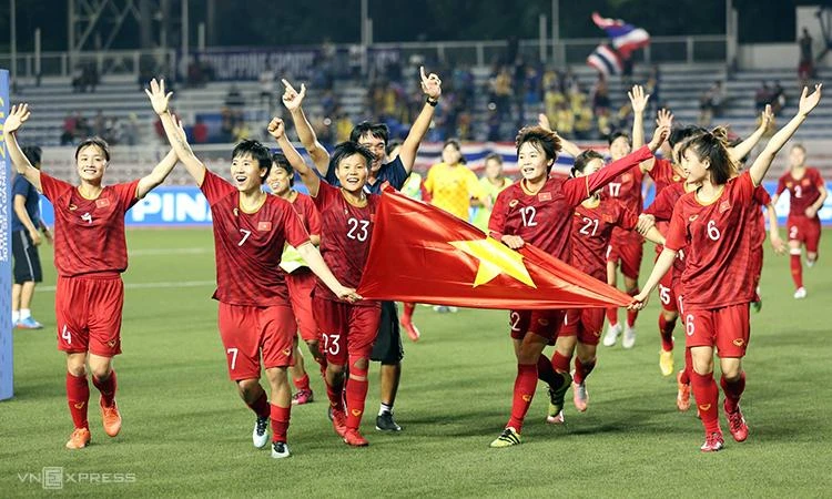 ...Ngày 8-12-2019, tuyển nữ VN đánh bại Thái Lan 1-0 ở chung kết để bảo vệ ngôi vô địch SEA Games. Ảnh: CTP ...Ngày 8-12-2019, tuyển nữ VN đánh bại Thái Lan 1-0 ở chung kết để bảo vệ ngôi vô địch SEA Games. Ảnh: CTP