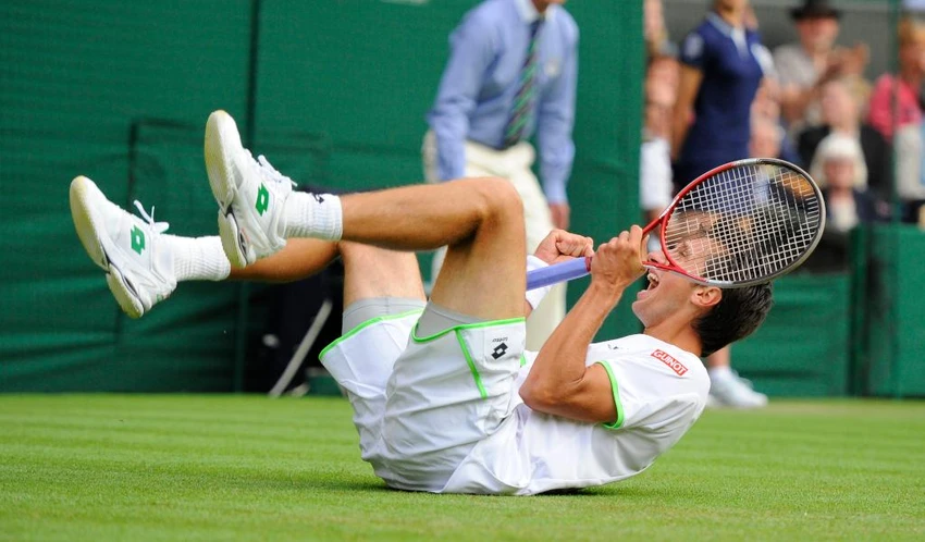 Sergiy Stakhovski sung sướng sau khi hạ tay vợt Federer. Ảnh: Getty Sergiy Stakhovski sung sướng sau khi hạ tay vợt Federer. Ảnh: Getty