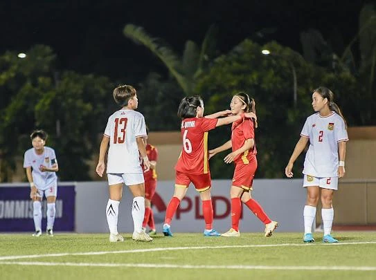 Huỳnh Như có cú đúp cùng Hải Yến trước các cô gái Lào. Ảnh: VFF Huỳnh Như có cú đúp cùng Hải Yến trước các cô gái Lào. Ảnh: VFF