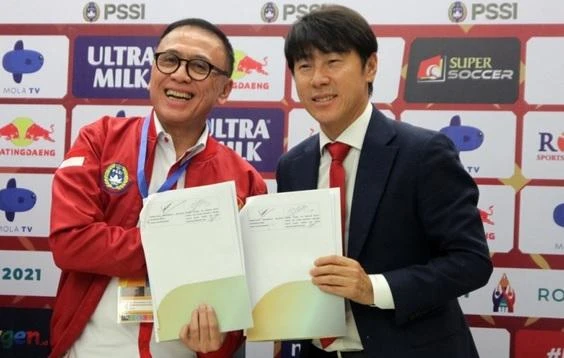 Chủ tịch PSSI, Tướng Mochamad Iriawan là Tổng thanh tra lực lượng cảnh sát quốc gia Indonesia.... Chủ tịch PSSI, Tướng Mochamad Iriawan là Tổng thanh tra lực lượng cảnh sát quốc gia Indonesia....