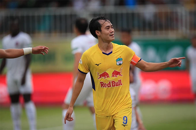 Văn Toàn có cú đúp và là những bàn thắng đầu V- League 2022 của tuyển thủ này. Ảnh: Báo BĐ Văn Toàn có cú đúp và là những bàn thắng đầu V- League 2022 của tuyển thủ này. Ảnh: Báo BĐ