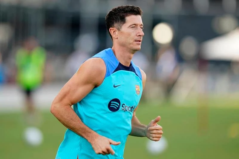 Tiền đạo Ba Lan nói rằng anh rất nôn nóng "thu hoạch" các danh hiệu cùng Barcelona. Tiền đạo Ba Lan nói rằng anh rất nôn nóng "thu hoạch" các danh hiệu cùng Barcelona.