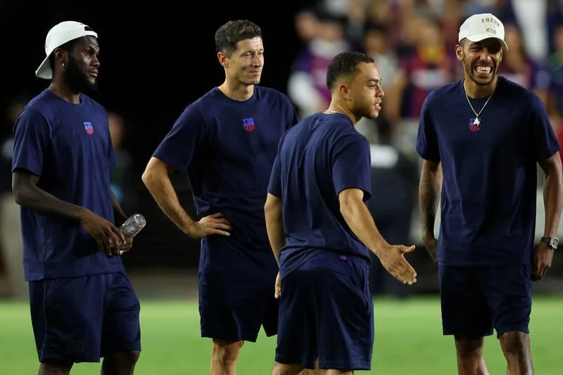 Đã đầy đủ và no say với tất cả mọi danh hiệu ở Bayern rồi nên Lewandowski ra đi như ông thầy Hansi Flick để tìm thử thách mới thì có gì là sai đâu. Đã đầy đủ và no say với tất cả mọi danh hiệu ở Bayern rồi nên Lewandowski ra đi như ông thầy Hansi Flick để tìm thử thách mới thì có gì là sai đâu.