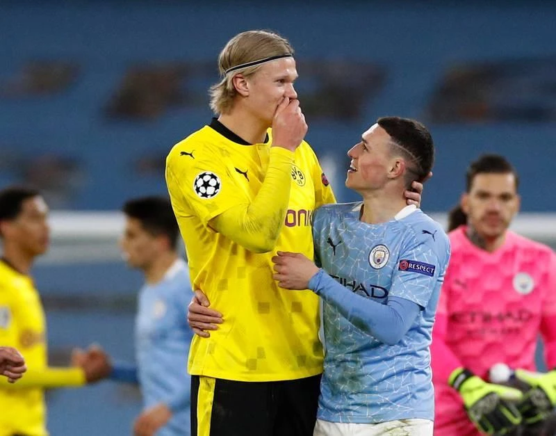 ...Và với Phil Foden sau trận tứ kết Champions League ngày 6-4-2021 như một cuộc hẹn "Chúng ta sẽ là đồng đội của nhau". ...Ghi bàn cho tuyển Na Uy. Cầm chai nước uống... cũng điệu và làm duyên. ... Bóng đá vốn là niềm đam mê và tận hưởng. Ghi bàn hay không không quan trọng... ...Nhưng bản năng "sát thủ" là luôn hiện diện. Buổi giao tiếp với fan Man. City.