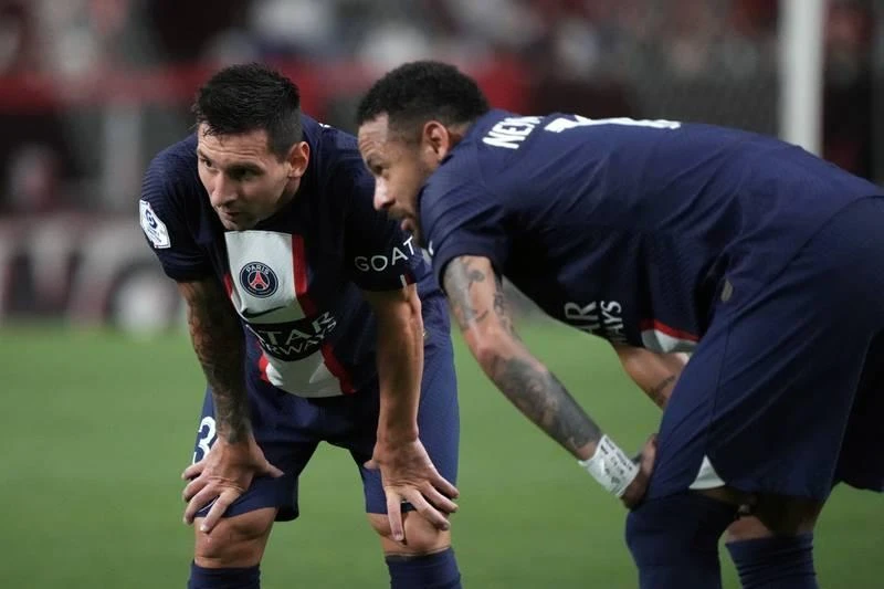 Bộ đôi Nam Mỹ không ghi bàn ở trận thứ hai trên đất Nhật này. Messi...thoải mái như đá tập vậy. PSG còn một trận cuối gặp Gamba Osaka ngày ngày 25-7. Những đội bóng lớn như Barcelona, Real Madrid...chọn sang Mỹ đá, còn PSG lại...chọn hướng đông tiến.