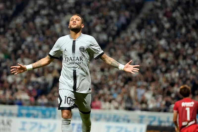 Sau khi đâu vào đó là đứng lên chơi tiếp và ghi bàn. Mbappe cũng có bàn thắng từ chấm 11m. Thắng Gamba Osaka là trận thắng đậm nhất của PSG trong ba trận ở Nhật. Nuno Mendes cũng góp một bàn cho PSG.