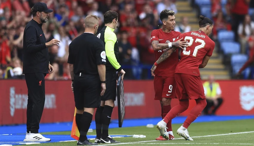 Siêu tiền đạo Darwin Nunez của Liverpool vào thay Firmino... ...Và chính Darwin Nunez (27) đóng đinh trận đấu phút 90+4. Darwin Nunez chơi rất xông xáo và tiếp cận nhiều cơ hội. ...Và cuối cùng siêu tiền đạo 80 triệu euro cũng đã ghi bàn ở giải đấu chính thức trong màu áo Liverpool. HLV Klopp rất "kết" tuyển thủ Darwin Nunez của Uruguay vì tứ kết Champions League năm ngoái, tiền đạo 23 tuổi này hai lần "xé lưới" Liverpool trong màu áo Benfica. Dư luận Anh và các cựu huyền thoại của Liverpool đều nghi ngờ khả năng chuyên môn của Nunez. Nhưng Nunez được ông thầy Klopp đầy quyền lực...bảo kê. Siêu tiền đạo Darwin Nunez của Liverpool vào thay Firmino... ...Và chính Darwin Nunez (27) đóng đinh trận đấu phút 90+4. Darwin Nunez chơi rất xông xáo và tiếp cận nhiều cơ hội. ...Và cuối cùng siêu tiền đạo 80 triệu euro cũng đã ghi bàn ở giải đấu chính thức trong màu áo Liverpool. HLV Klopp rất "kết" tuyển thủ Darwin Nunez của Uruguay vì tứ kết Champions League năm ngoái, tiền đạo 23 tuổi này hai lần "xé lưới" Liverpool trong màu áo Benfica. Dư luận Anh và các cựu huyền thoại của Liverpool đều nghi ngờ khả năng chuyên môn của Nunez. Nhưng Nunez được ông thầy Klopp đầy quyền lực...bảo kê.