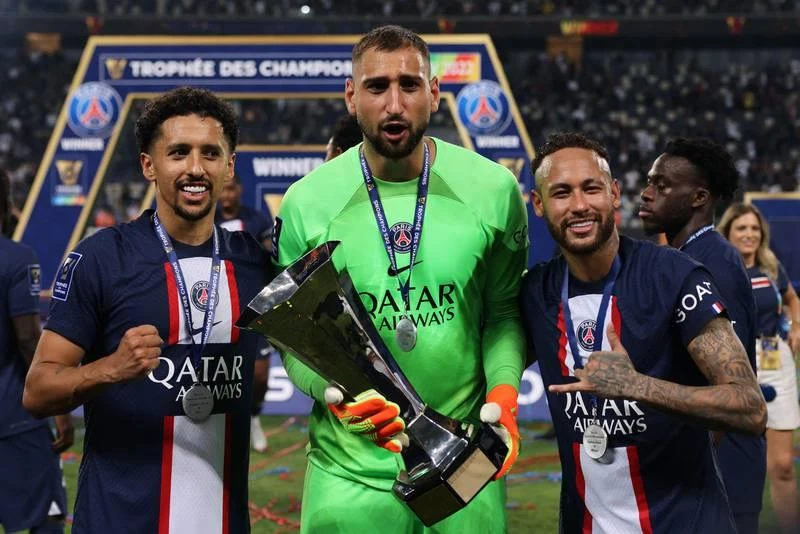 Donnarumma giữ sạch mành lưới trong trận Siêu cúp.