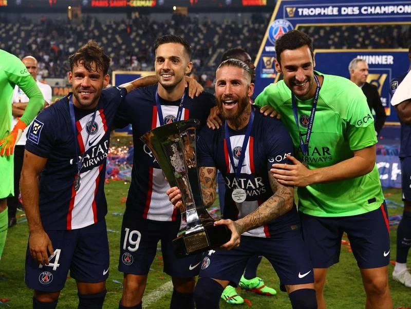 Ramos có Siêu cúp Pháp cùng đồng đội, chuyện dễ mà. Donnarumma giữ sạch mành lưới trong trận Siêu cúp.