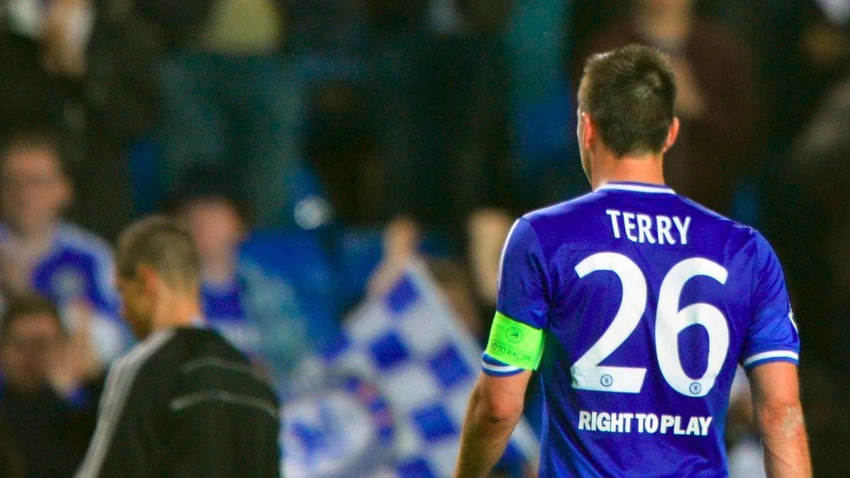 Sự ngưỡng mộ của đàn em Koulibaly cũng làm John Terry mềm lòng. Ảnh: Getty Sự ngưỡng mộ của đàn em Koulibaly cũng làm John Terry mềm lòng. Ảnh: Getty