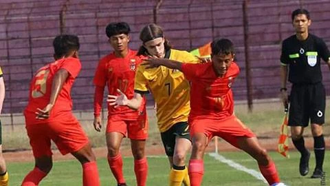 Ứng viên vô địch Úc đã bị Myanmar đánh bại 3-2 ngay trận đầu bảng C. Ảnh: AFF