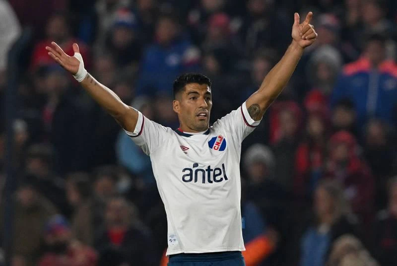 Louis Suarez khoác áo tuyển Uruguay 132 trận ghi 68 bàn. Tại World Cup 2022, Uruguay cùng bảng H với Bồ Đào Nha, Ghana và Hàn Quốc. Hai hình ảnh xấu nhất của Suarez tại World Cup là thực hiện cú "cẩu xực" vào vai Chiellini và dùng tay đẩy bóng ra ngoài trong trận tứ kết Uruguay gặp Ghana. Louis Suarez khoác áo tuyển Uruguay 132 trận ghi 68 bàn. Tại World Cup 2022, Uruguay cùng bảng H với Bồ Đào Nha, Ghana và Hàn Quốc. Hai hình ảnh xấu nhất của Suarez tại World Cup là thực hiện cú "cẩu xực" vào vai Chiellini và dùng tay đẩy bóng ra ngoài trong trận tứ kết Uruguay gặp Ghana.