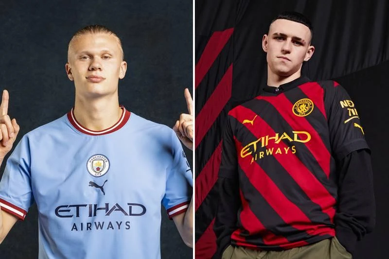"Nửa thành" Manchester có màu áo sân khách sang trọng và đột biến. Brentford cơ bản vẫn giống những mùa trước. Những "con sói" Wolverhampton bày trí tone màu cổ điển và quy củ. Tân binh Leeds có tone màu có vẻ... yếu. Màu áo sân khách của Liverpool có tính lãng mạn, nghệ sĩ. "Chích chòe" Newcastle cơ bản vẫn giữ giá trị truyền thống. "Màu sân nhà" của Chelsea tươi hơn, còn sân khách thì hơi lả lướt. Đội bóng của gia đình cố tỉ phú Vichai Leicester City có chỉnh đôi chút ở bộ áo đấu sân khách. Màu áo sân khách của "Quỷ đỏ" hơi yếu và nhạt nhòa. Fulham lại chìm và nhu quá. Aston Villa thì vẫn theo truyền thống màu áo đổi màu quần khi đi khách. Khi đi đá sân khách, CLB của cảng biển lừng danh Southampton muốn cho mọi người biết...quê mình có biển, có sóng. Everton có bộ áo đấu sân khách....cũng khá nhu. Tottenham giữ giá trị truyền thống sân nhà, sân khách chuyển tone màu xanh trời. Hai tone màu khá đối chọi của Nottingham Forest khi đá sân nhà và sân khách.