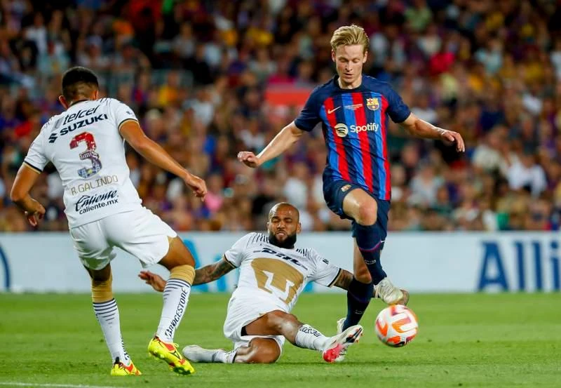 De Jong muốn ở lại Barcelona, nhưng Laporta thì muốn đẩy đi. Busquets phát biểu trước trận khai mạc mùa giải tại Nou Camp. Ngôi sao tuổi "teen" Pedri góp hai bàn trong chiến thắng 6-0. Ronal Araujo của Barcelona được chấm điểm 7.