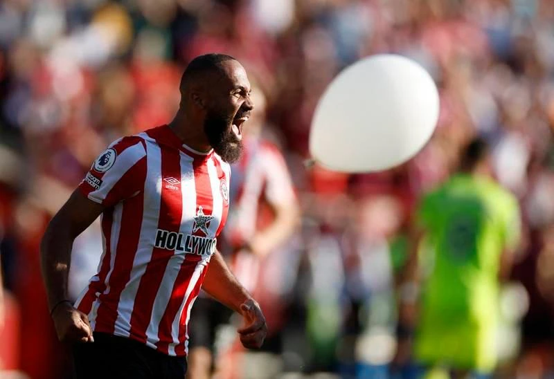 Bryan Mbeumo ghi bàn cho Brentford. Brentford mở tiệc bàn thắng trên sân nhà trước MU. Mathias Jensen lại chọc thủng lưới De Gea. ... Nản thật đấy chứ, đầu mùa không cho ra đi, bây giờ thật khó ăn nói. "Mười khó" Ten Hag cũng chẳng có phép màu nhiệm gì, thậm chí kết quả còn tệ hại hơn.