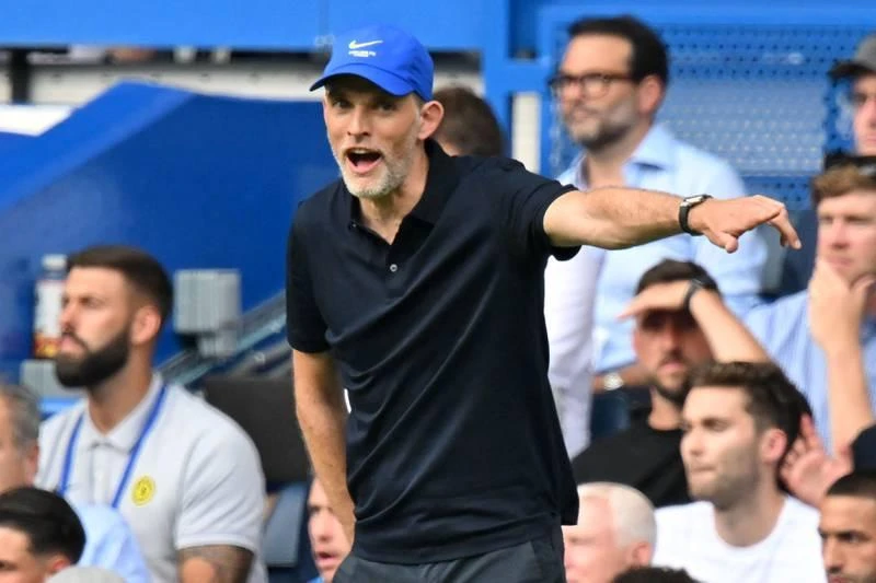 Dưới sân nóng với những pha va chạm quyết liệt, tướng Tuchel liên tục rời ghế để chỉ đạo học trò. Phía bên cabin này, tướng Ý- Conte cũng la hét chỉ đạo học trò. Reece James ăn mừng bàn thắng cùng Havertz nâng tỉ số 2-1 phút 77. Harry Kane bật cao nhất đánh đầu ghi bàn san bằng tỉ số 2-2 cho đội khách Tottenham phút 90+6.
