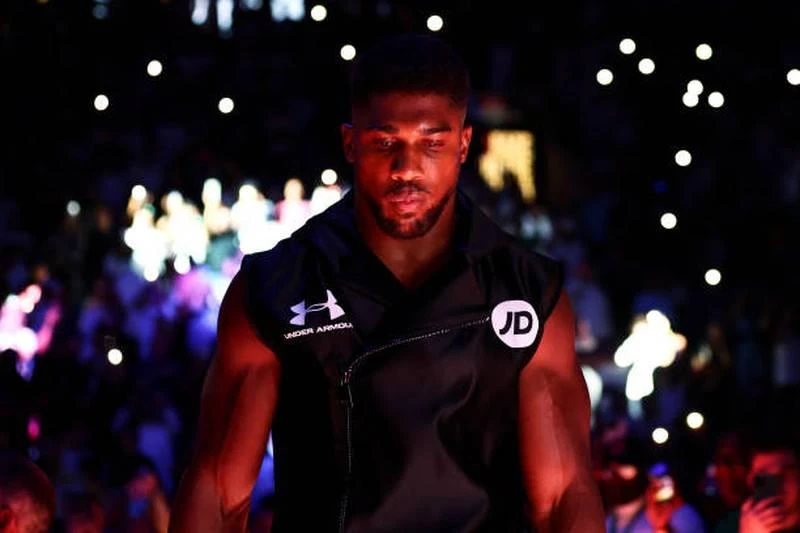 Trạng thái từ phòng chuẩn bước ra võ đài của Joshua...rất lo lắng. Joshua chuẩn bị kỹ nhưng vẫn lo vì đối thủ không phải dạng dễ chơi. Thua tâm phục khẩu phục đối thủ, nhưng Joshua vẫn cay cú và xúc phạm đạo giáo. Usyk đang trên đường kế tục anh em nhà Klitchko, nhưng còn phải đánh bại "Tyson trắng" nữa. Trạng thái từ phòng chuẩn bước ra võ đài của Joshua...rất lo lắng. Joshua chuẩn bị kỹ nhưng vẫn lo vì đối thủ không phải dạng dễ chơi. Thua tâm phục khẩu phục đối thủ, nhưng Joshua vẫn cay cú và xúc phạm đạo giáo. Usyk đang trên đường kế tục anh em nhà Klitchko, nhưng còn phải đánh bại "Tyson trắng" nữa.