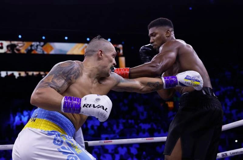 Dù Joshua chuẩn bị cực kỹ 10 tháng qua kể từ trận thua "lượt đi" tại sân Tottenham, nhưng Usyk quá khôn ngoan và khoa học. Dù Joshua chuẩn bị cực kỹ 10 tháng qua kể từ trận thua "lượt đi" tại sân Tottenham, nhưng Usyk quá khôn ngoan và khoa học.