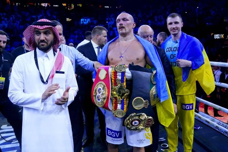 Đánh bại Joshua trong trận tái đấu, Usyk vẫn tiếp tục sở hữu bốn đai vô địch WBO,WBA, IBF, WBC. Đánh bại Joshua trong trận tái đấu, Usyk vẫn tiếp tục sở hữu bốn đai vô địch WBO,WBA, IBF, WBC.
